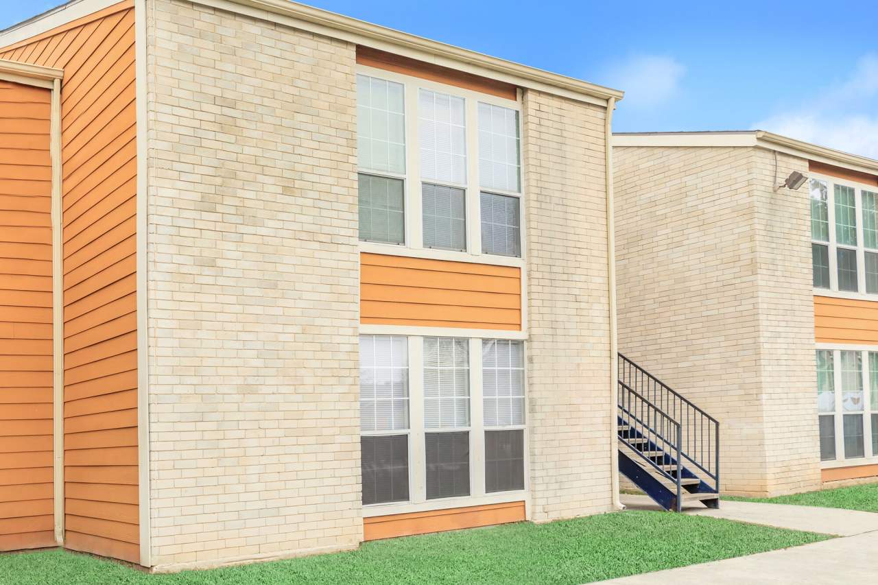 Hilltop Oaks Apartments