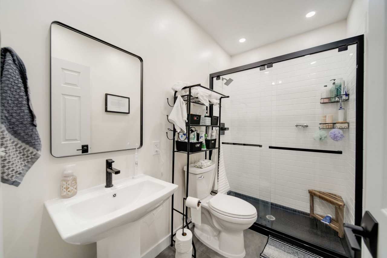 GREAT OSU SOUTH CAMPUS LOCATION - Ridiculously Nice back deck and off-street parking for everyone