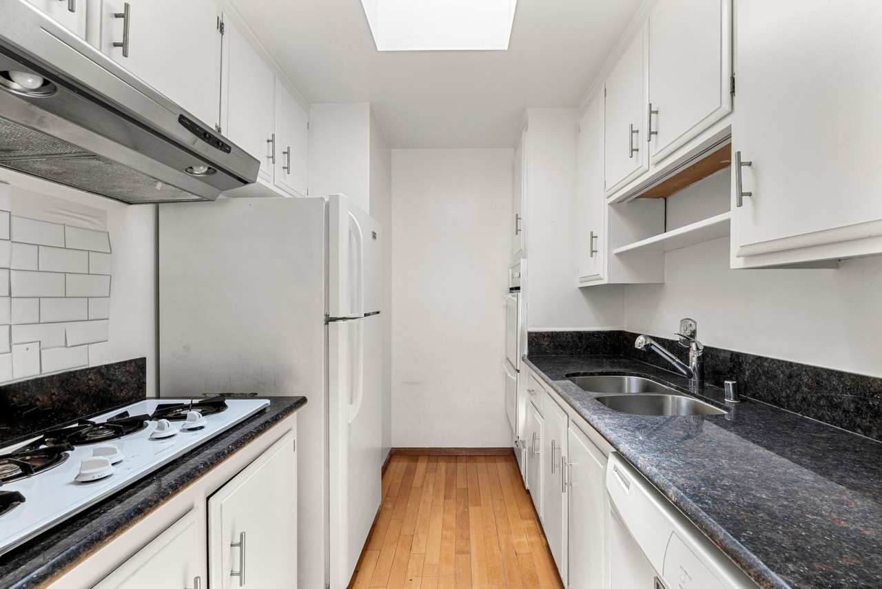 One-of-a-Kind 2-Bedroom Apartment in Prime Pico-Robertson Location! ** ONE MONTH FREE**