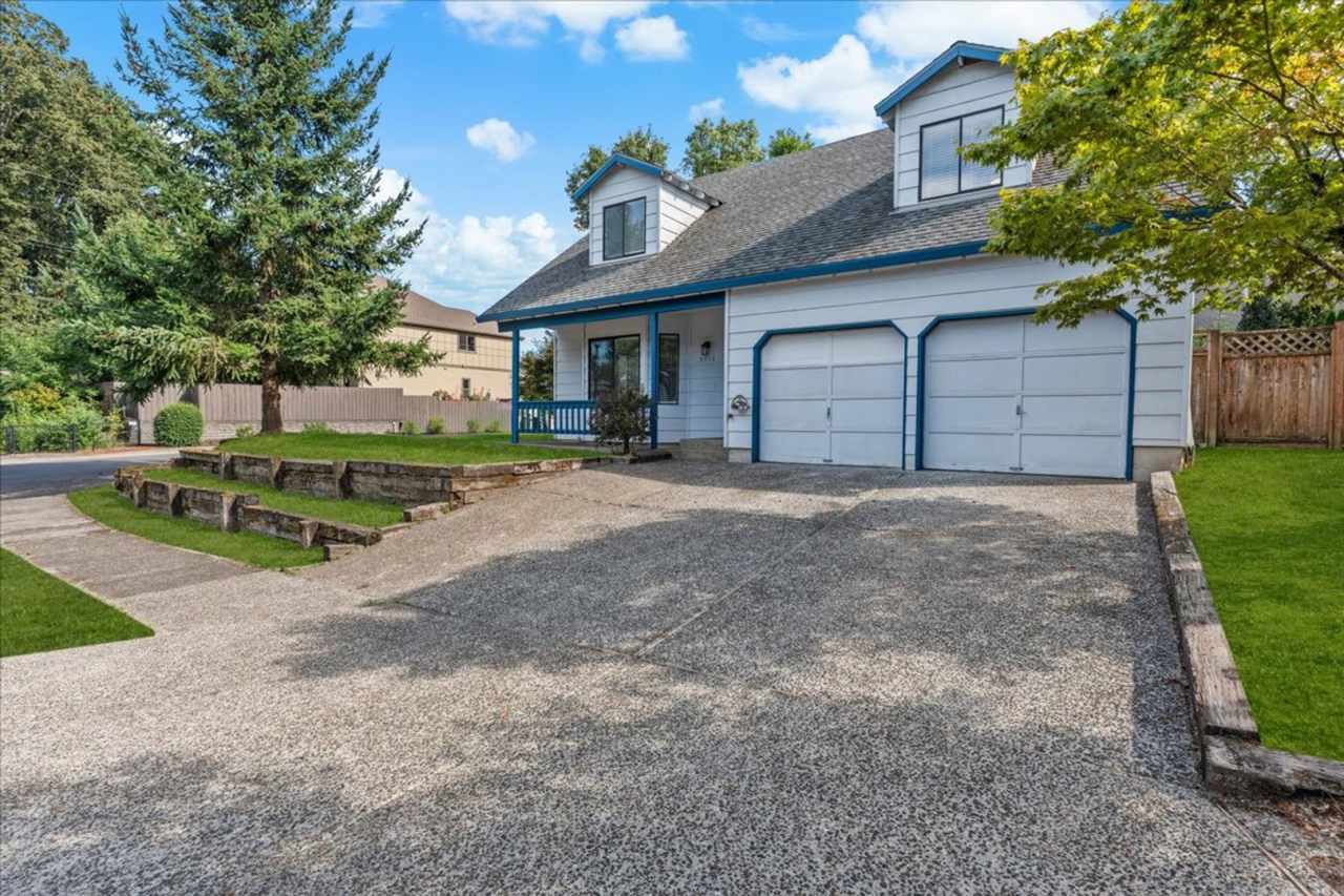 Renovated 4-bdrm, 2-bath Tualatin home—Corner lot, fenced yard,  prime location