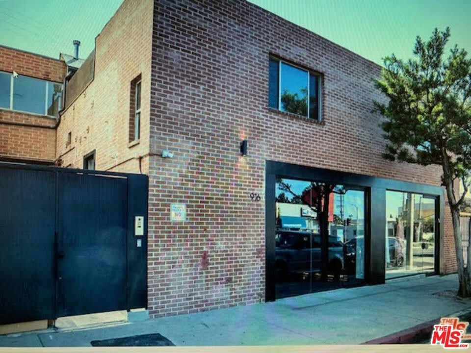 914 N Fairfax Ave unit: 201