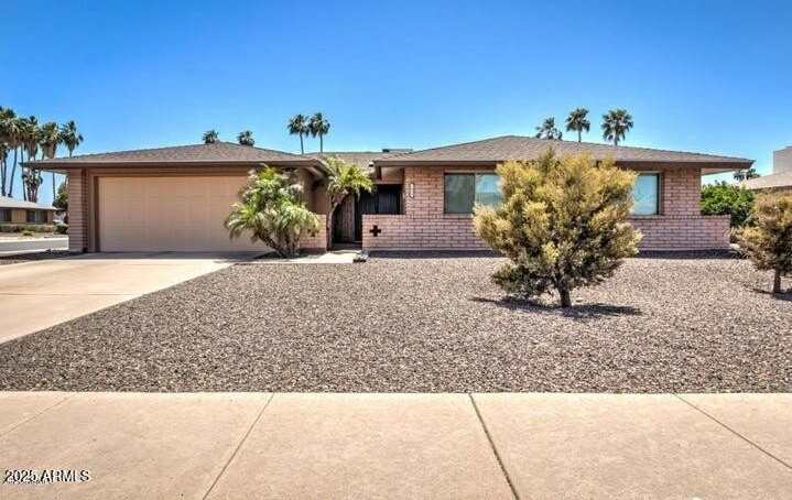 1935 E RIVIERA Drive