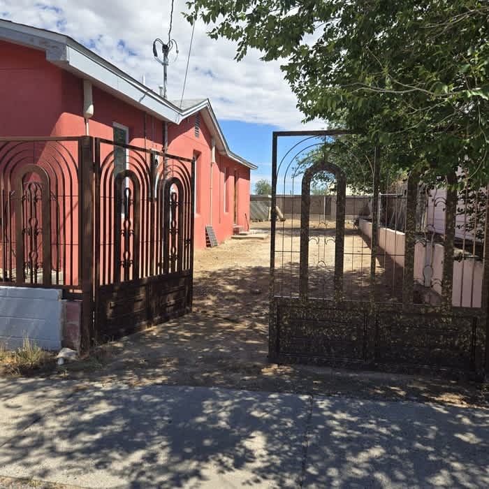 523 Slate Avenue Northeast