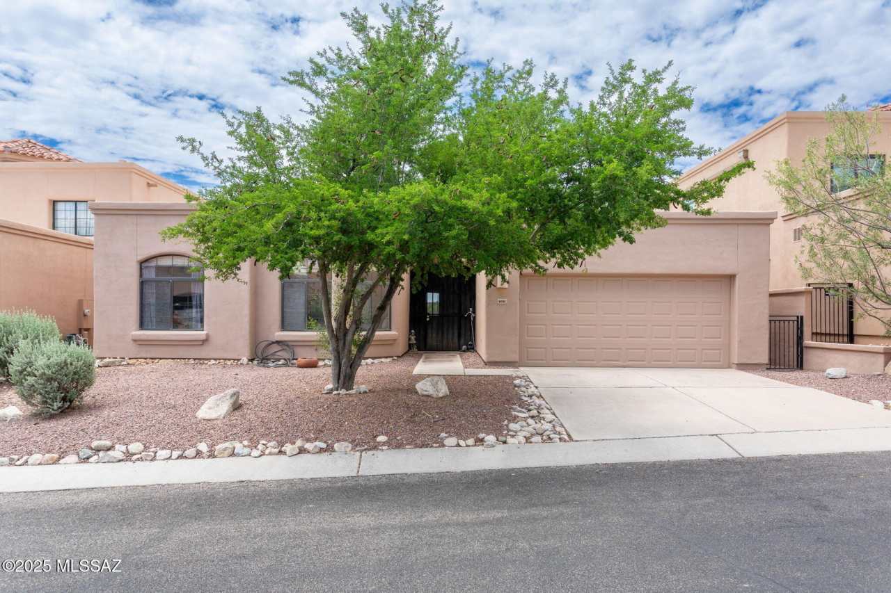 6261 N Calle Del Venado