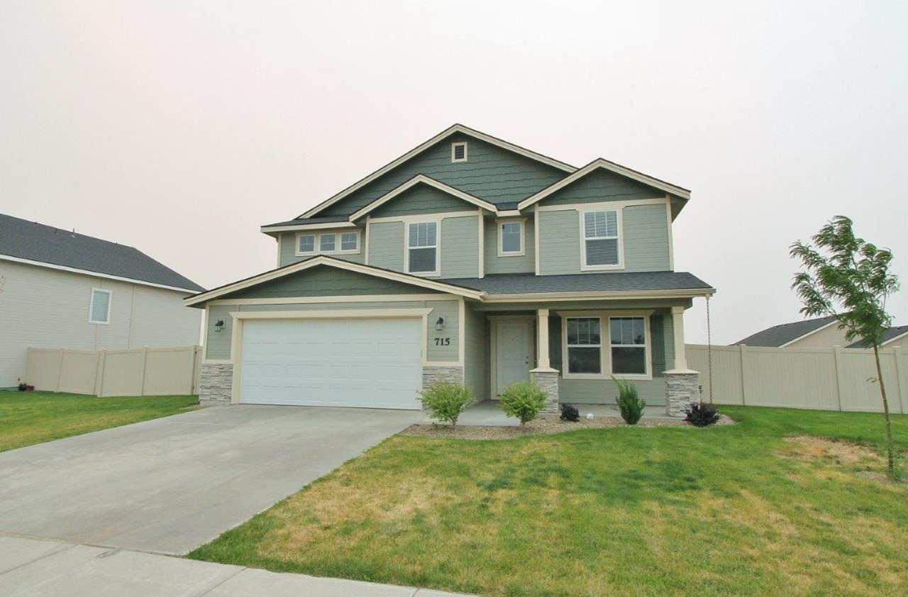 Spacious Home w/Open Floor-Plan