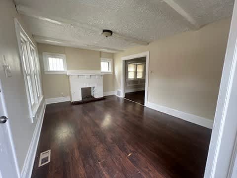 87 W Cuyahoga Falls Ave