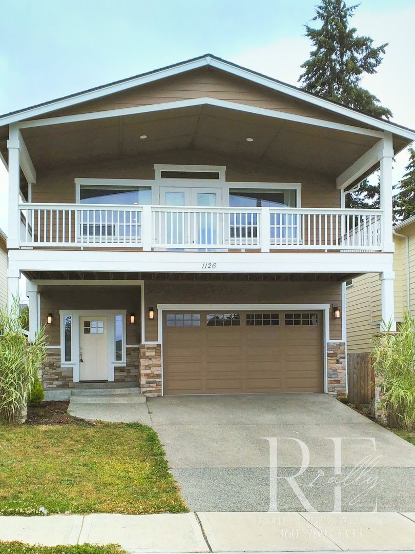 Contemporary Craftsmen's Style home in Manette