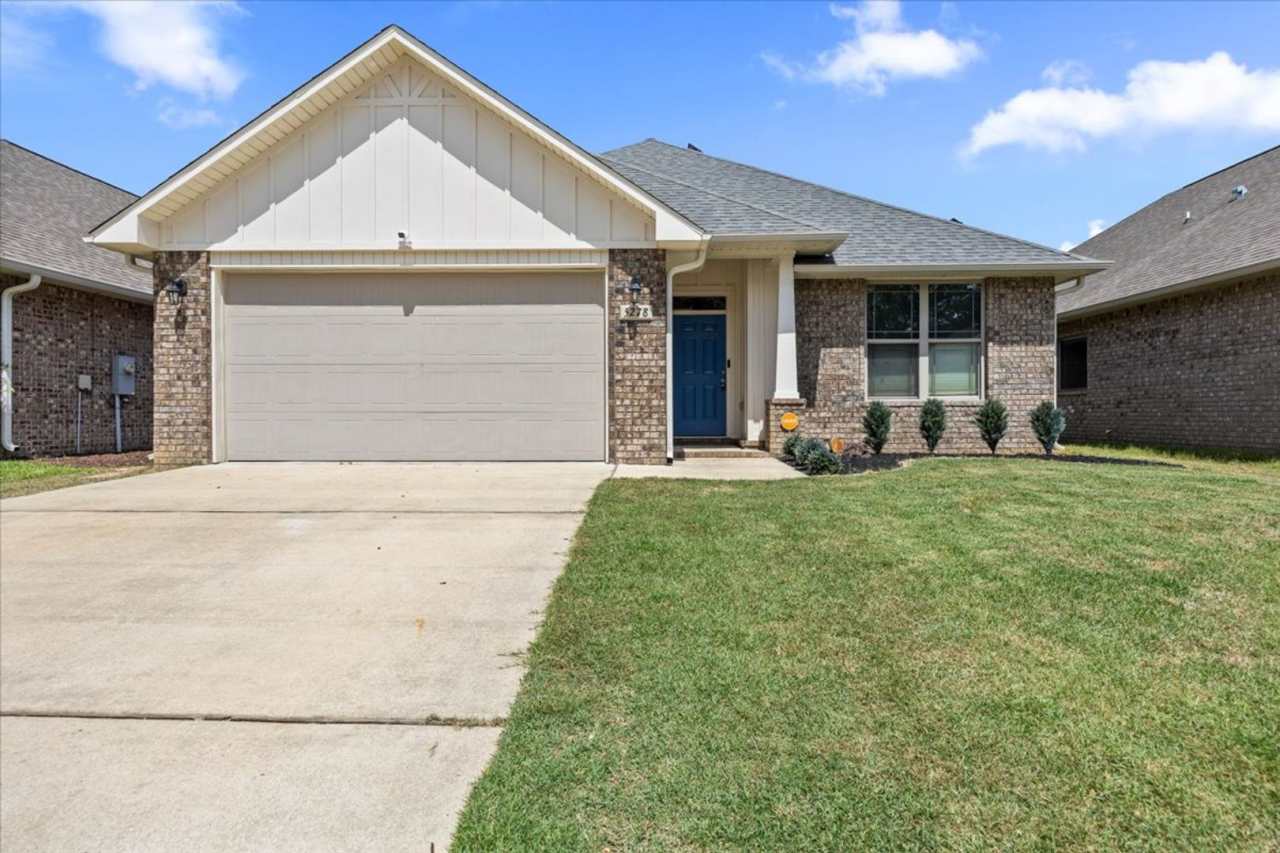 3 bedroom 2 bathroom- GREAT Location in Pace!