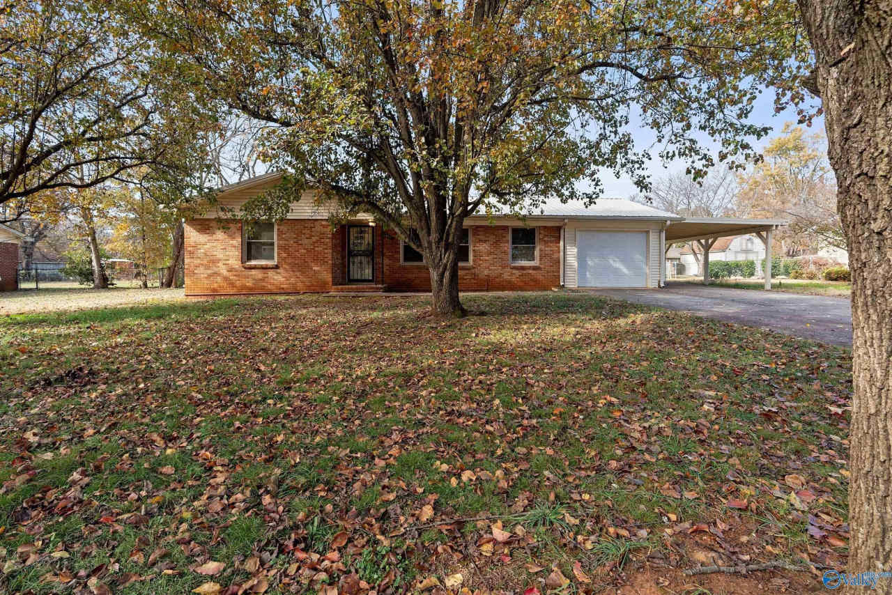 1611 Clubview Drive NW