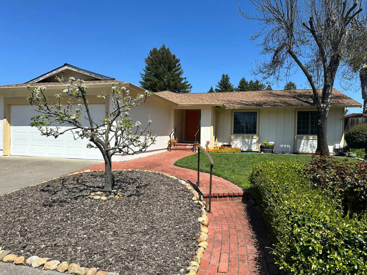 3 Bedroom - North Napa (cross street Salvador)