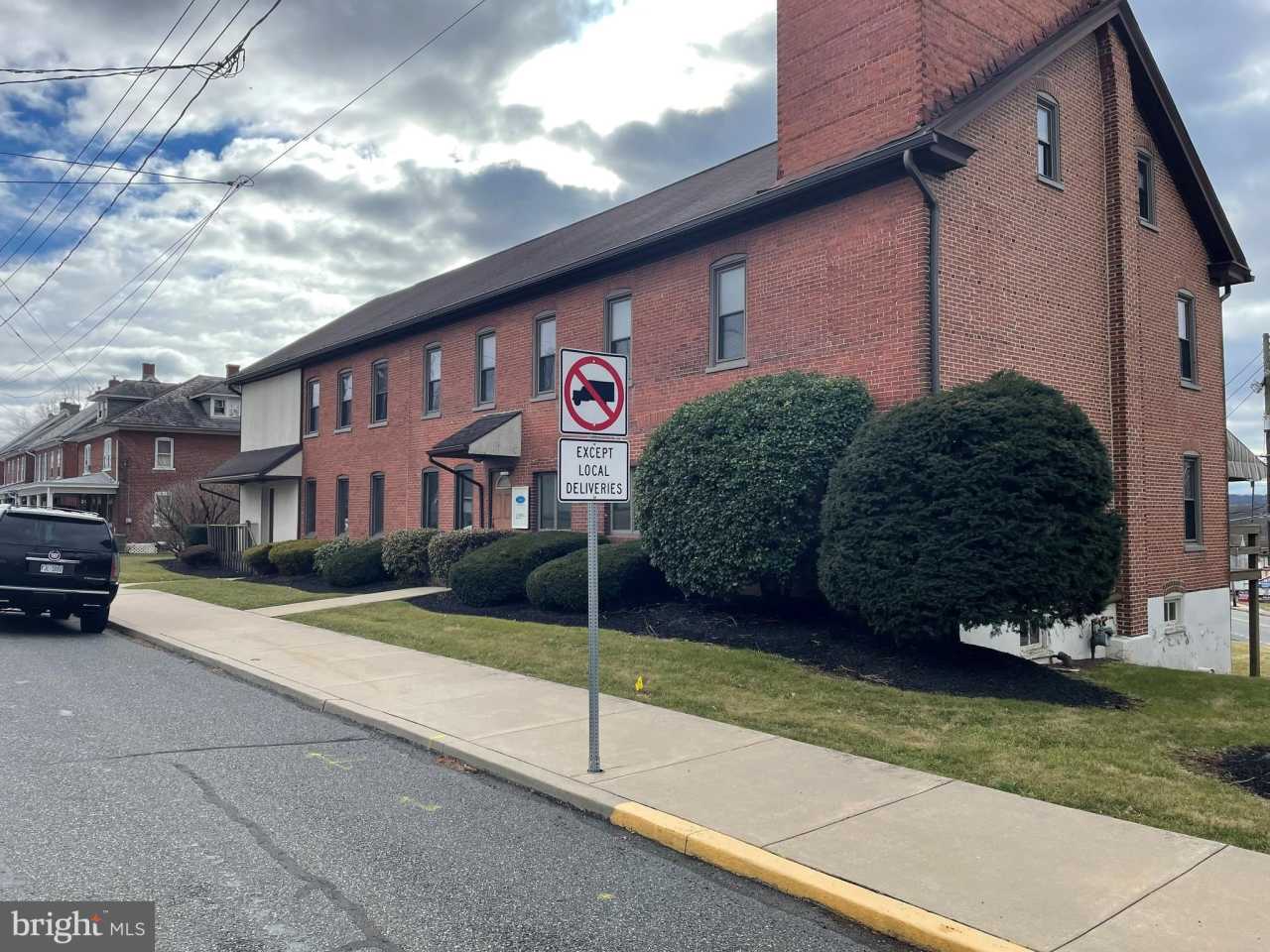 437 DOTTS Street unit: Upper Level