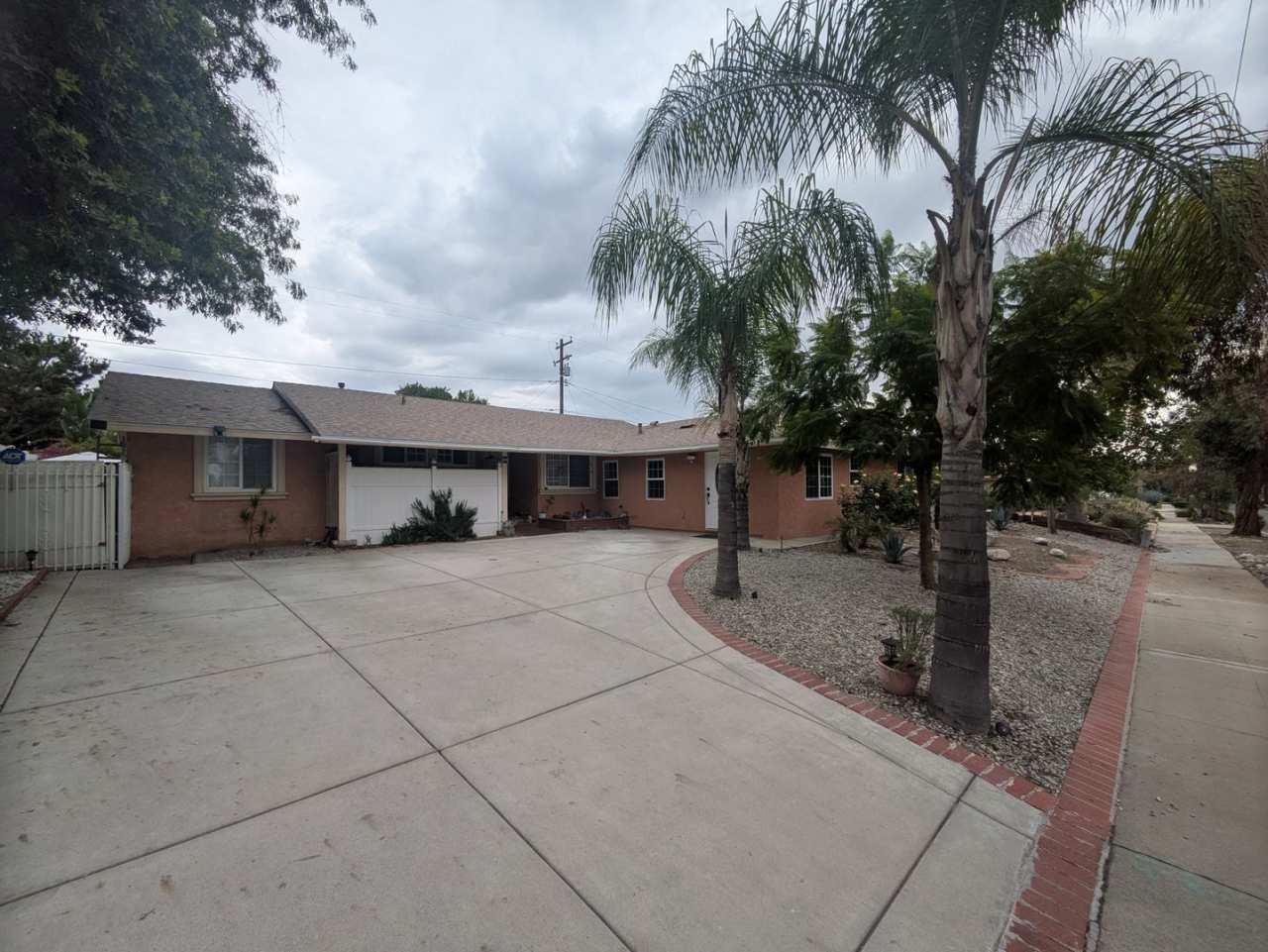 Charming 2/1 bath ADU- in an Ideal Location close to down town Claremont!