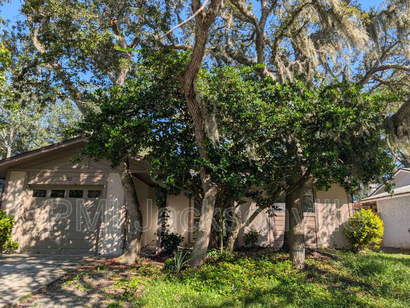 2257 Fairway Villas Ln N