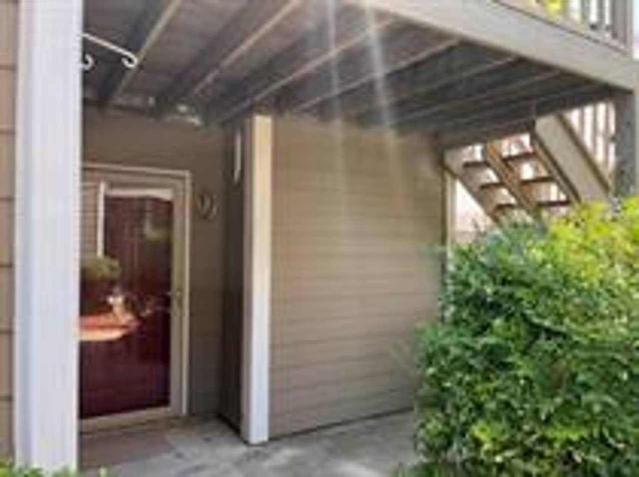 Remodeled downstairs condo in Madison city!