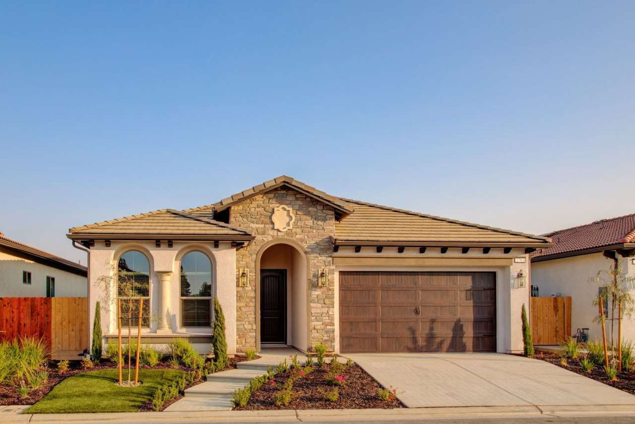 Brand New Granville Built 3 Bedroom with Library/Bonus Room for Rent!