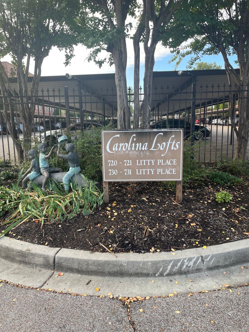 Studio w/ In-Unit Laundry near Tom Lee Park