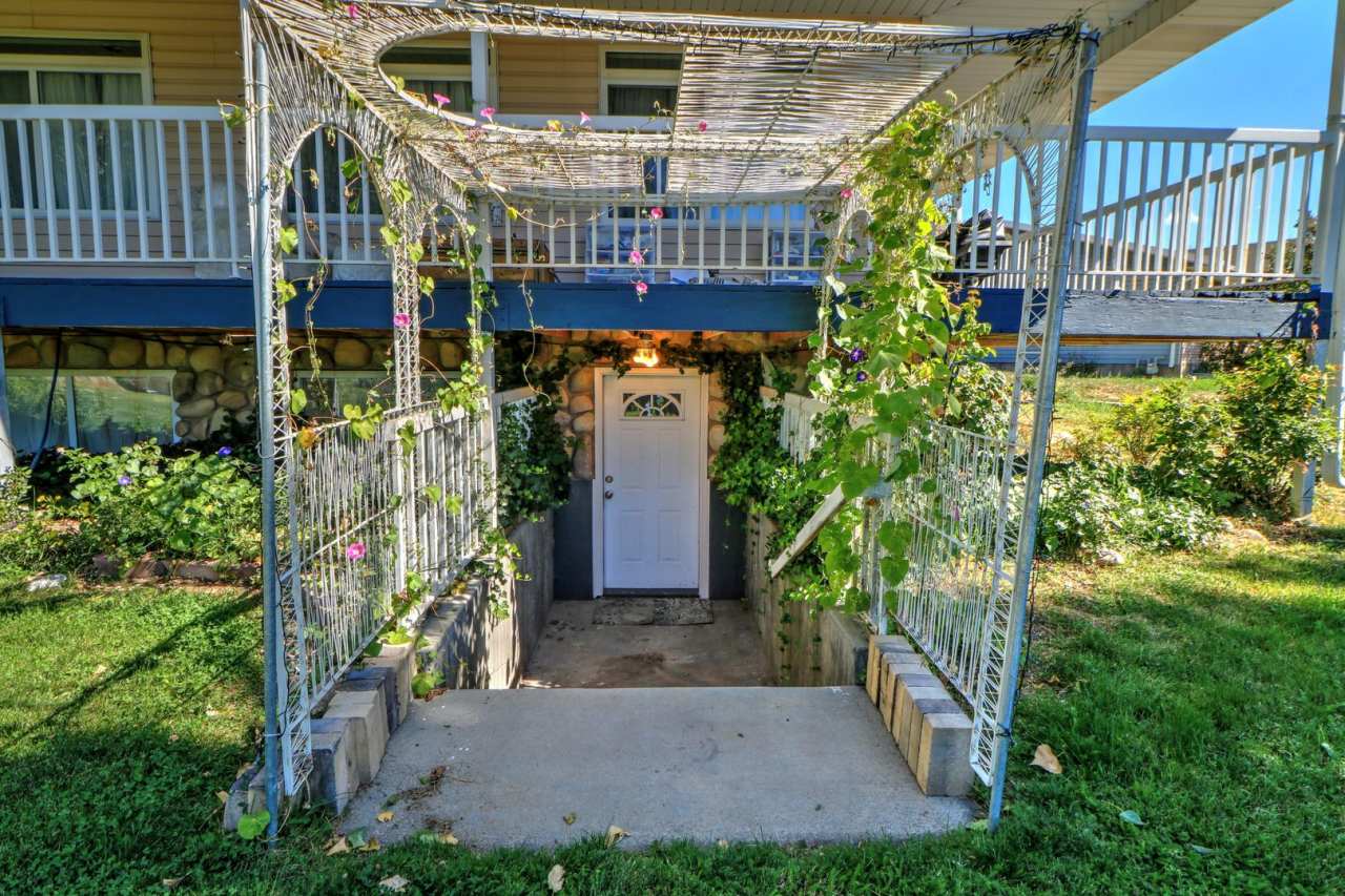 Basement Apartment Near Springville Canyon