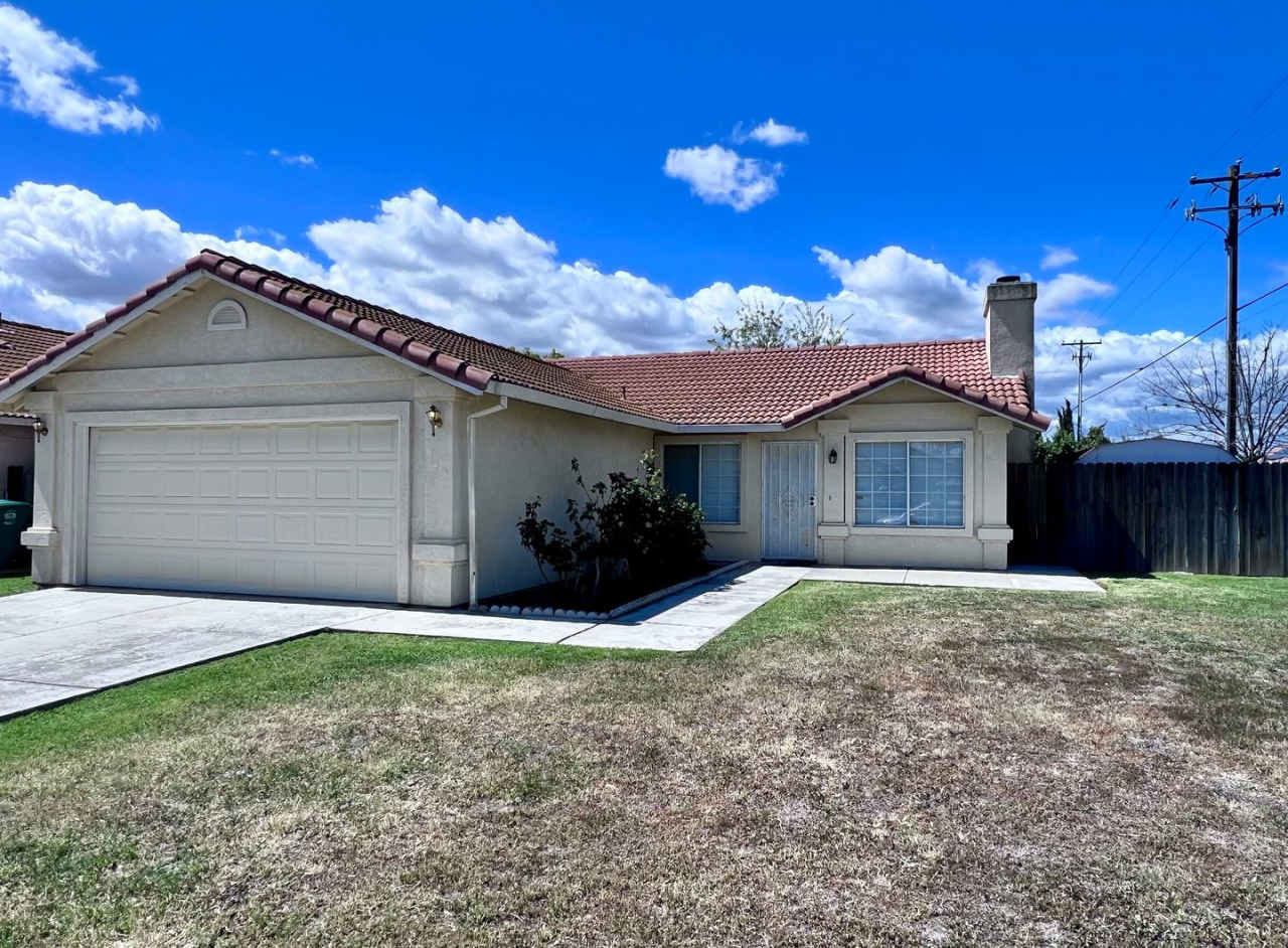 143 FRIGGS CT, LOS BANOS: 3 Beds, 2 Baths