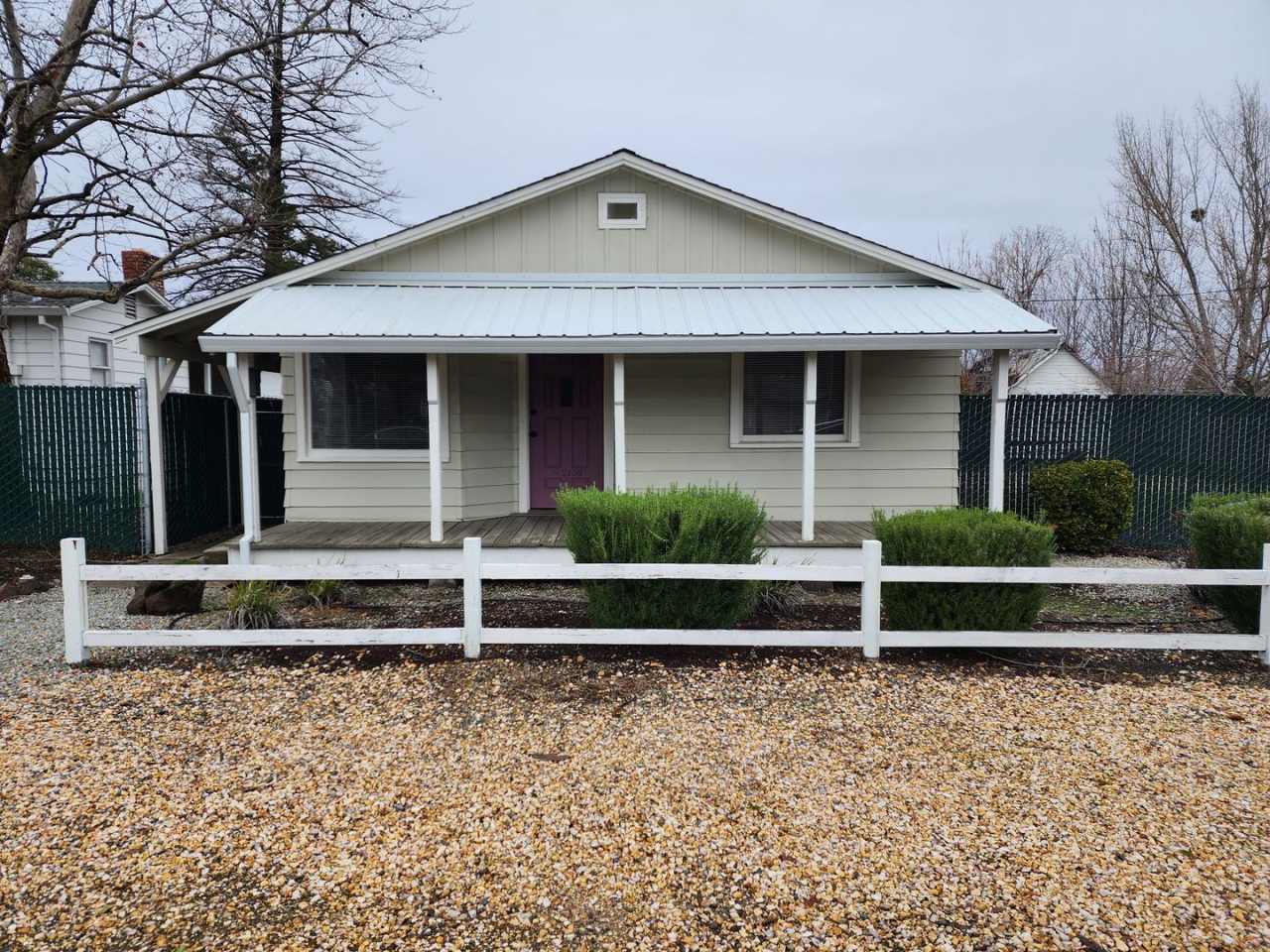 1 Bedroom 1 Bath + Office/Bonus Room!