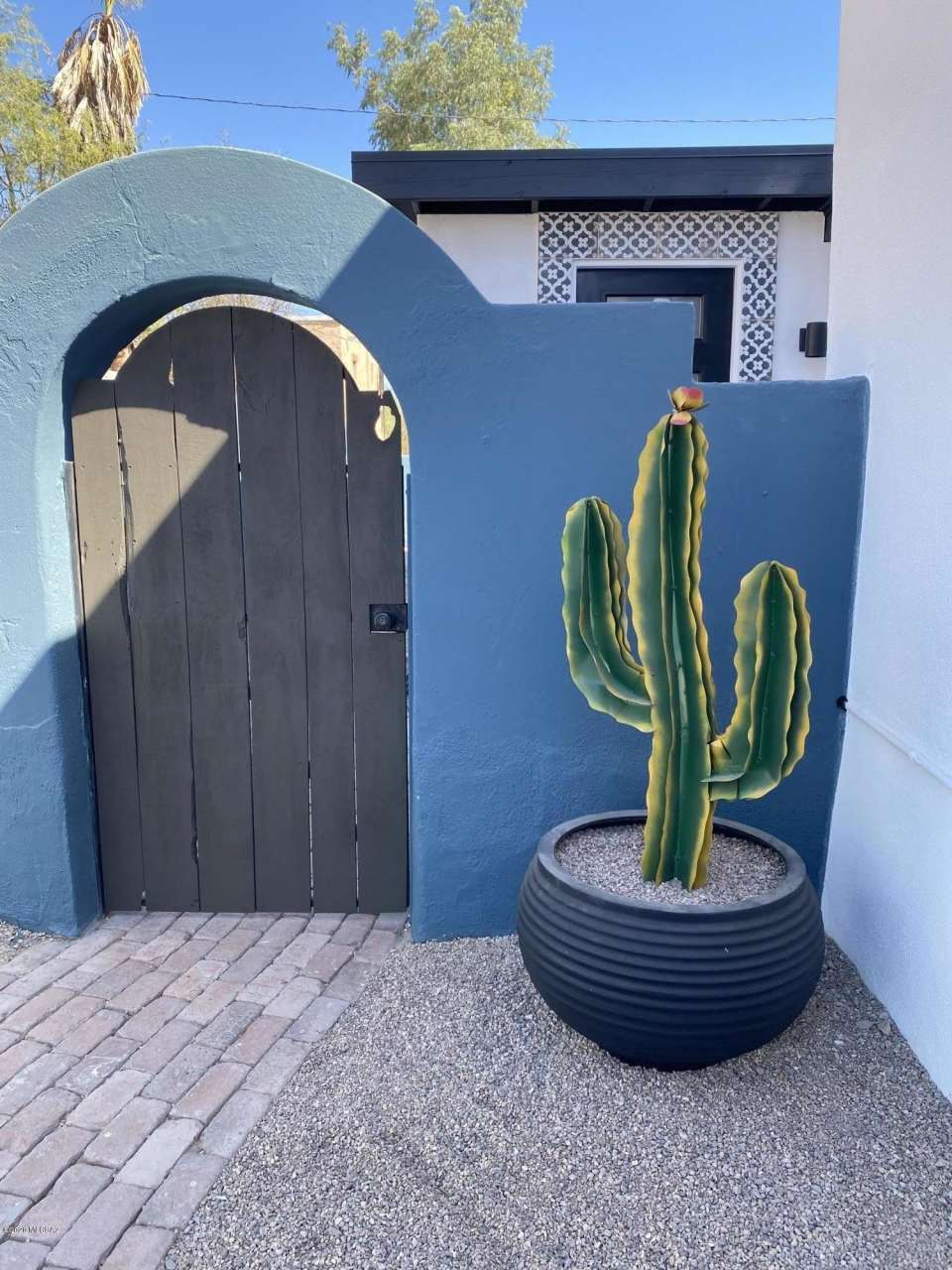 1016 N Campbell Avenue