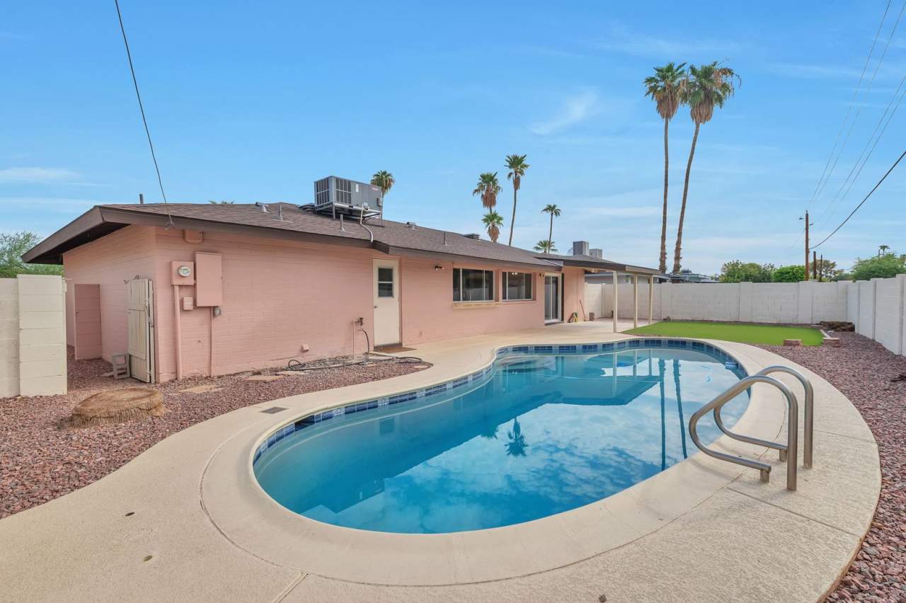 Spacious 6-Bedroom, 4-Bath Pool Home Near ASU Campus