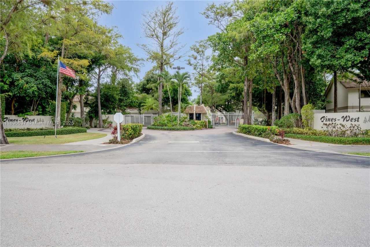 3024 S Oakland Forest Dr