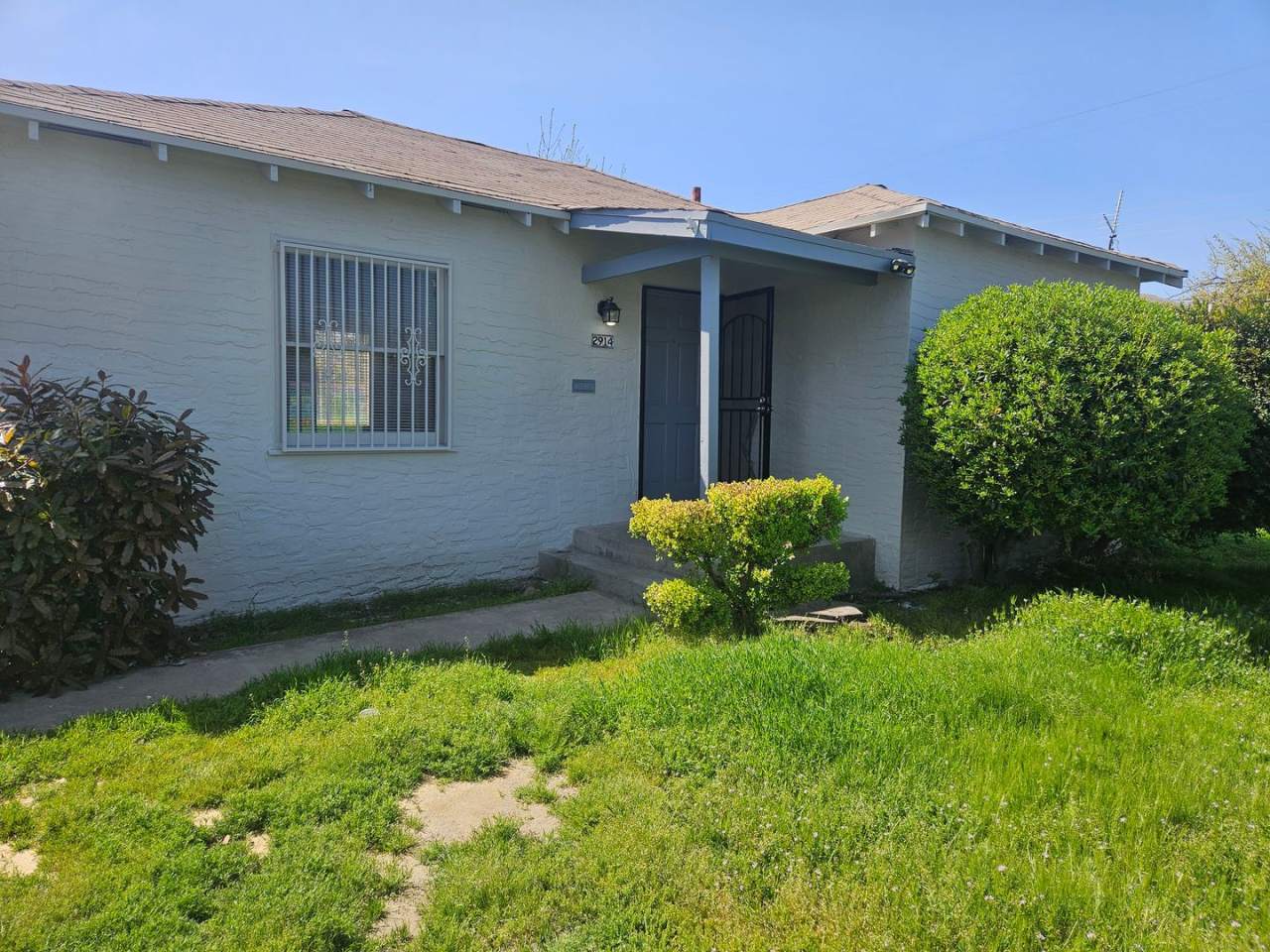 Adorable house with lots of upgrades