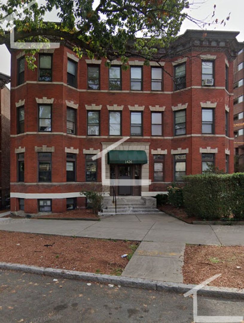 3BR 1Bth unit. Laundry in building!