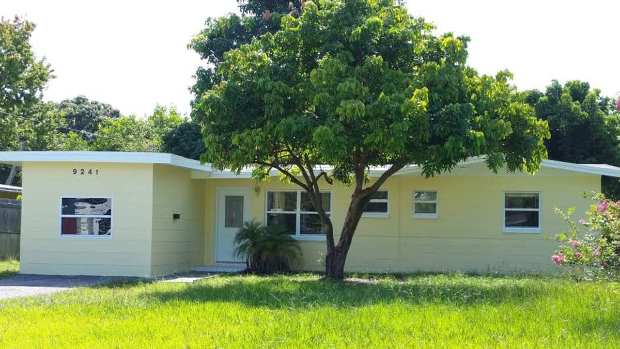 For Rent Beautiful 4-Bedroom Home with Bonus Seasonal Room in Pinellas Park!