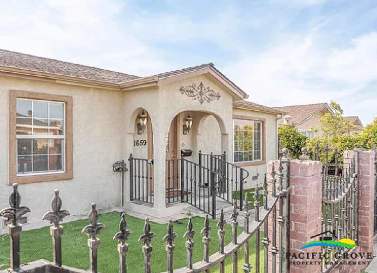 Bright and Roomy 2 Bedroom 2 Bathroom Home