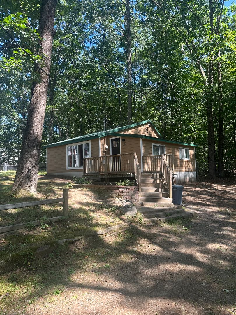 Great location with deeded access to Bauneg Beg Pond