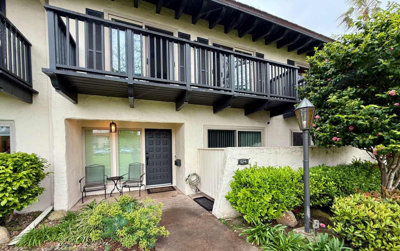 Beautifully Updated 4-Bedroom Townhouse in Prime Location! Air Conditioning! Assigned Parking! Washer  Dryer!