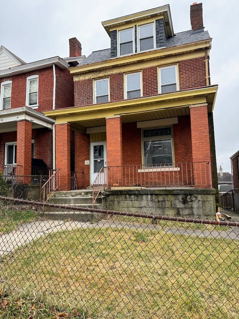 4 bed 1 bath - newly refreshed Allentown house