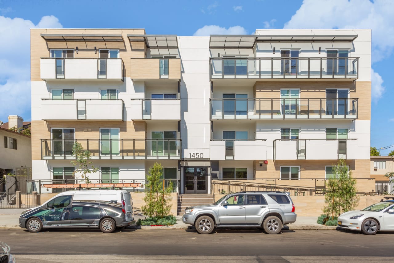 1450 S Barrington Ave