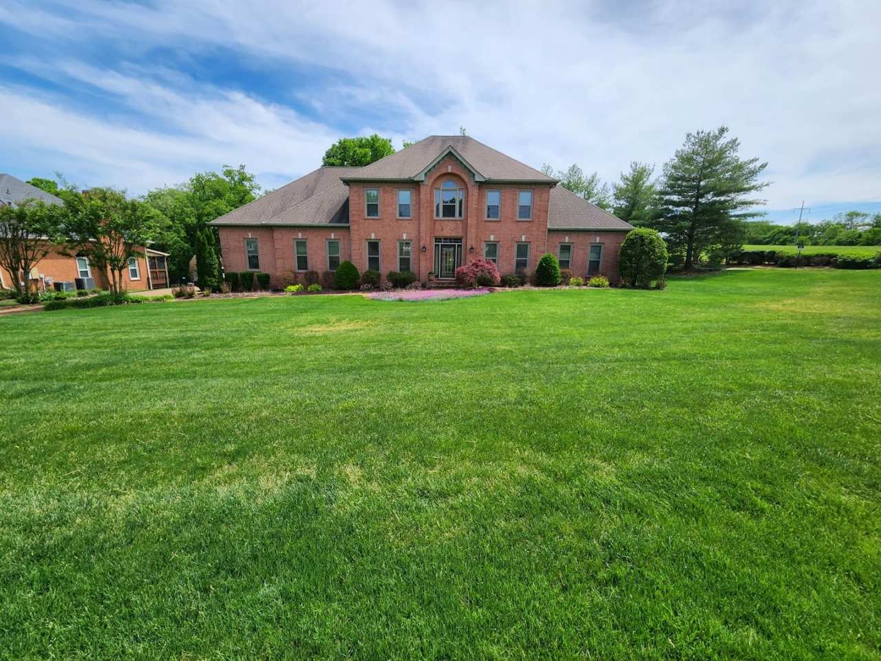 Gorgeous 4/3.5 with amazing back patio!