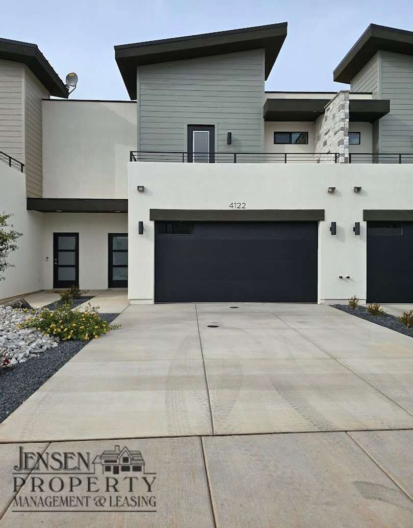 New Three Bedroom Town Home-Crimson Park