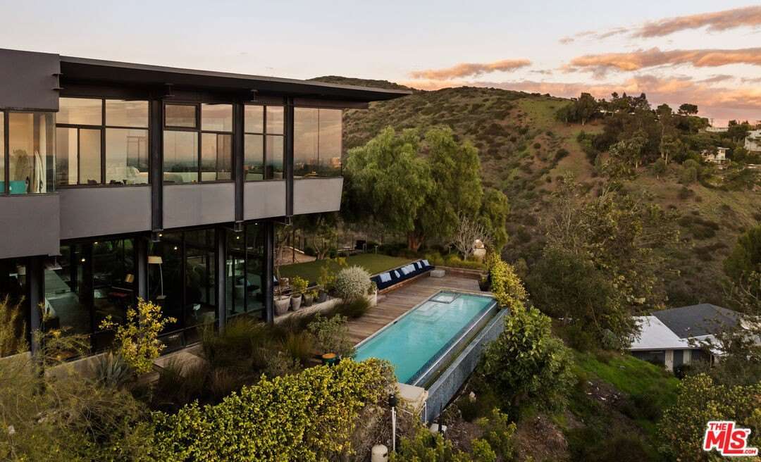 1406 1/2 N Kenter Ave