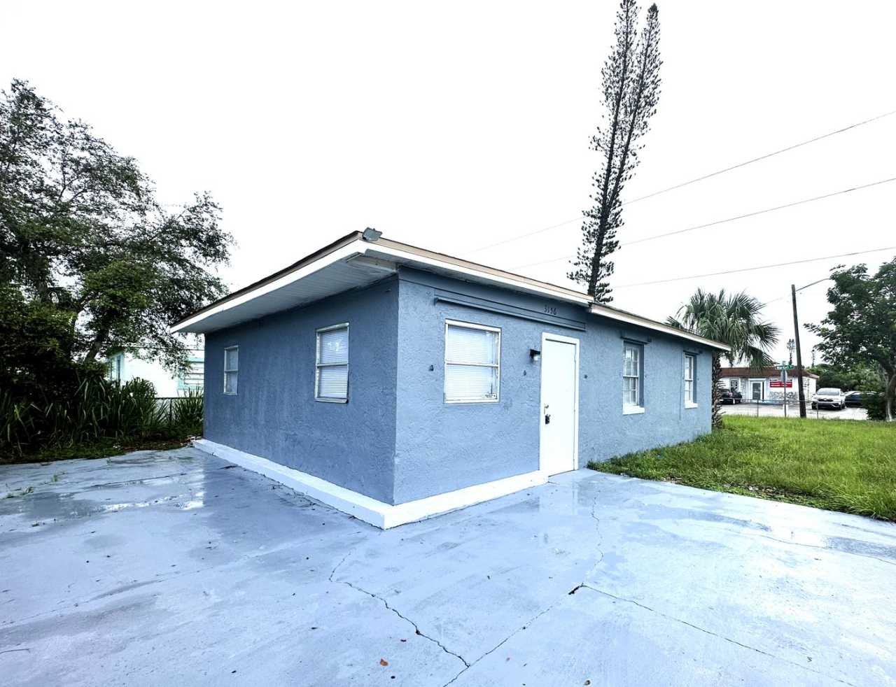 FIRST MONTHS RENT FREE!!! 3/1 HOME IN FT. MYERS, FL!