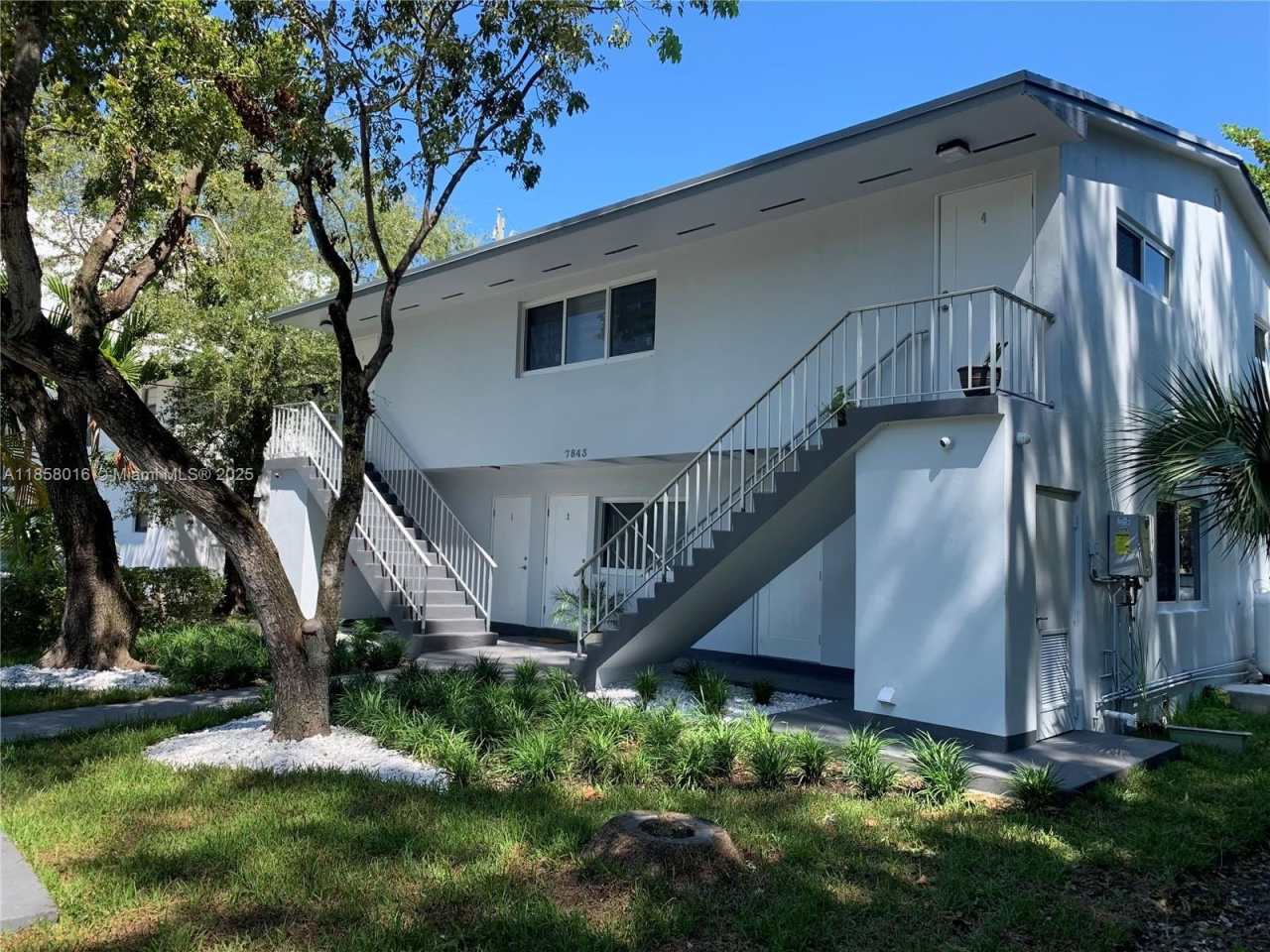 7843 NE 10th Ave