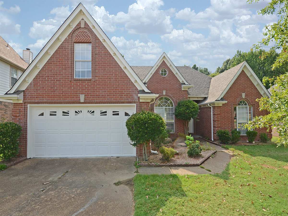 4 bed, 2 bath near Shelby Dr and Hacks Cross