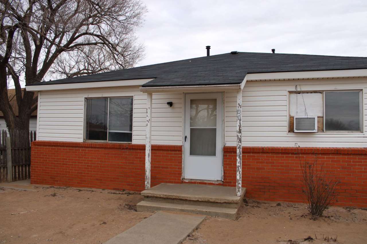 Located in Canyon 2/1 Owner pays water 1/2 OFF 1ST MONTHS RENT!!