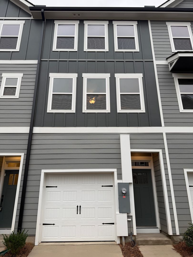 Brand New 3 level townhouse close to Uptown