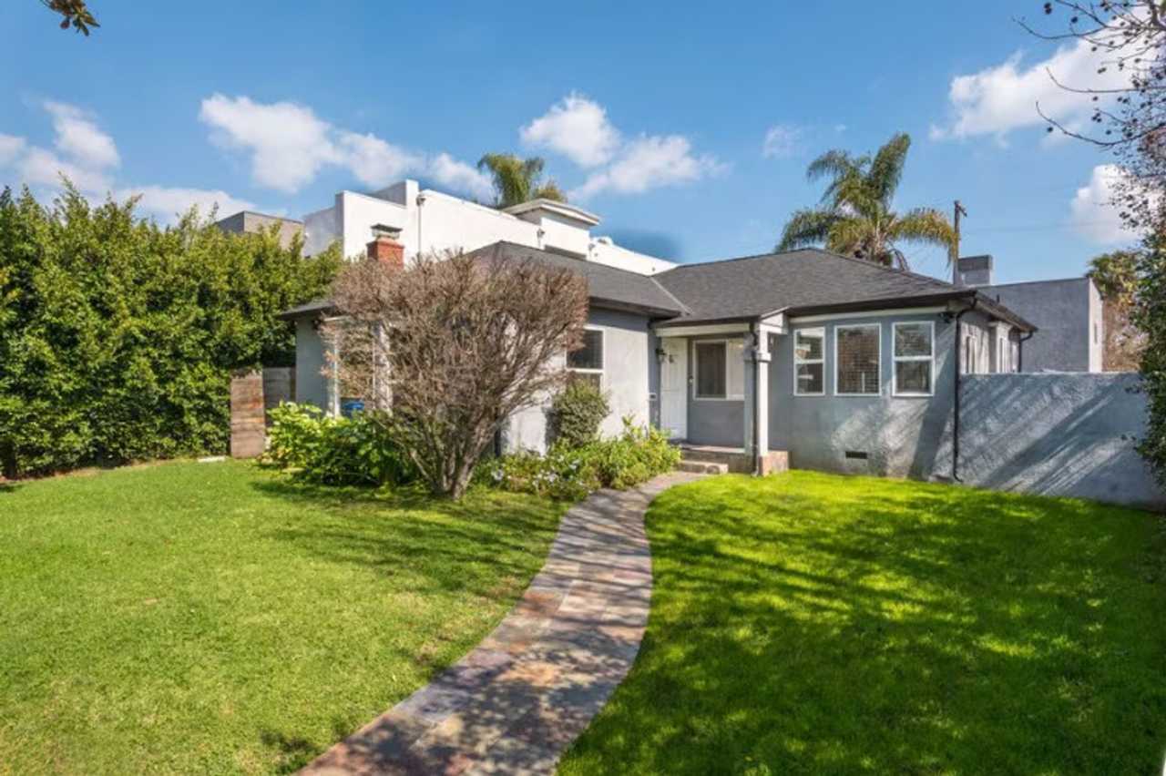 PRIVATE HOUSE.. POOL. 3 Bedroom + 2 Bath. In UNIT WASHER / DRYER