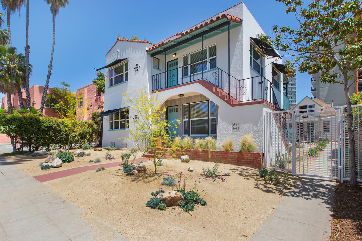 Classic California MODERNIZED- renovated 2 bedroom in great setting (ground floor)
