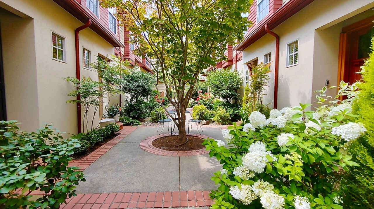 Luxury Townhome in Lake Oswego’s Coveted First Addition | Garage Included!