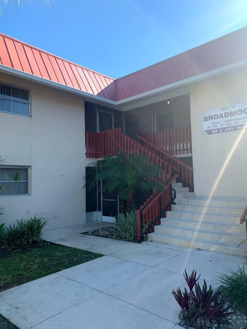 First Month Free !!!!! Huge two bedroom two bath condominium 55+