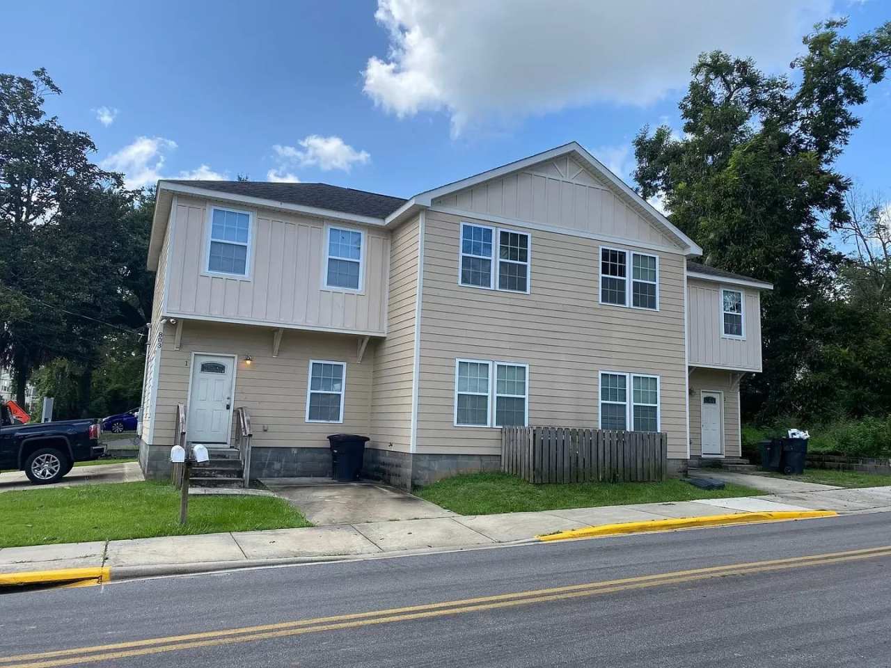 4/4 located on edge of campus Now Pre-Leasing for FALL 2026