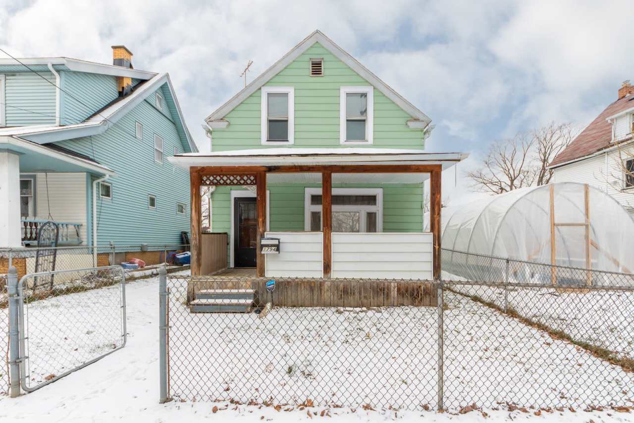 Charming 3-Bedroom Property in Prime Location