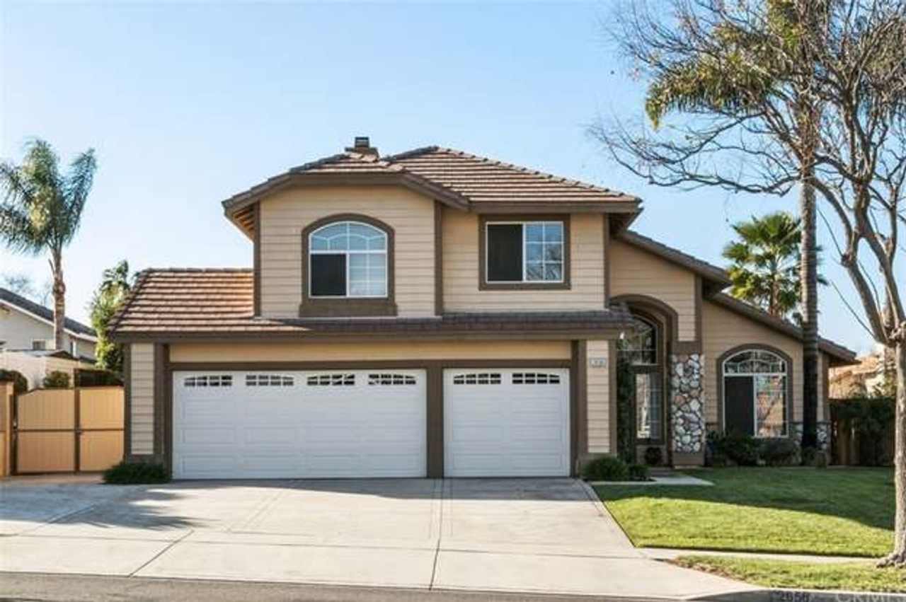 Beautiful 3 BR 2.5 BA 3 Car Garage  RV Parking In South Corona