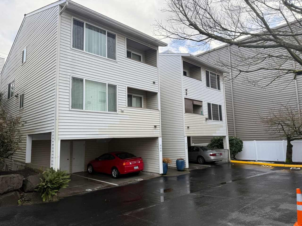 Beautiful Bottom Floor 1 Bed 1 Bath Shoreline Condo with Private Patio $1650.00/MO.